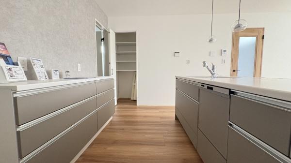 厚木市松枝２丁目の新築一戸建