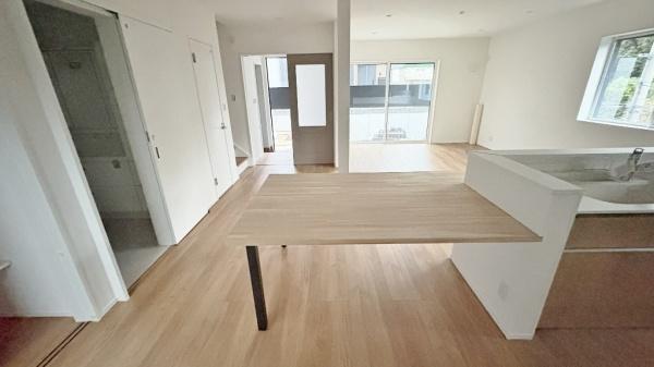 川崎市多摩区長尾6丁目の新築一戸建(リビング)