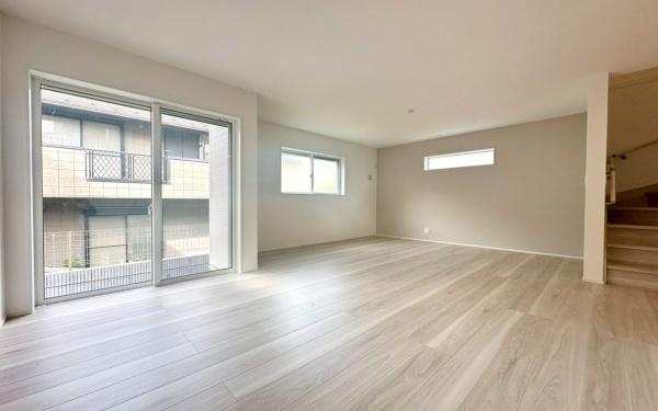 保土ヶ谷区上菅田町 全2棟B号棟(リビング)