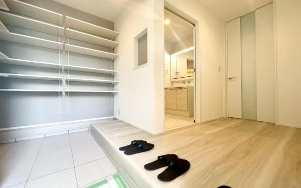 保土ヶ谷区上菅田町 全2棟B号棟(玄関)