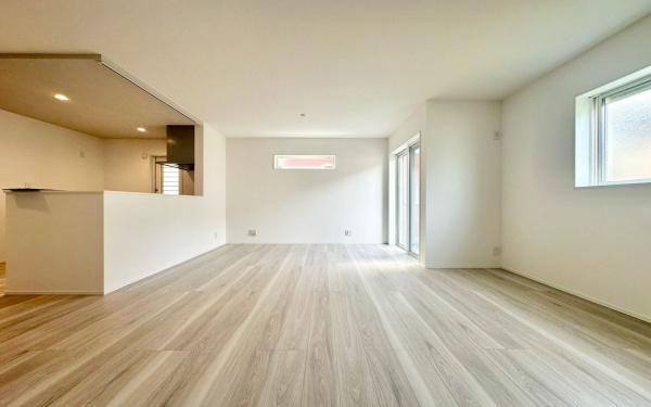 保土ヶ谷区上菅田町 全2棟B号棟(リビング)