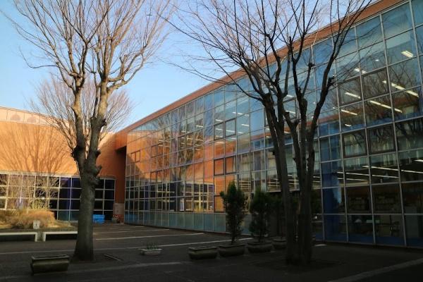 横浜市金沢区六浦1丁目の中古一戸建て(横浜市金沢図書館)
