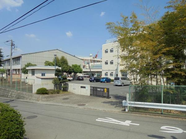 青葉区たちばな台1丁目(横浜市立みたけ台中学校)