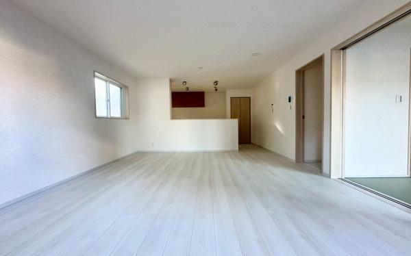 旭区上川井町　全８区画５号棟