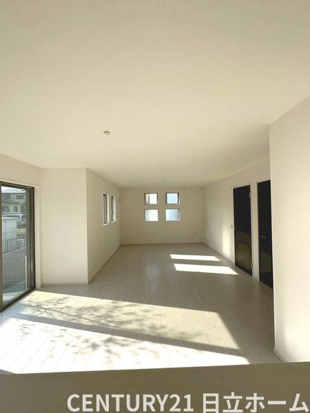 鎌倉市今泉台7丁目 全1棟1号棟(リビング)