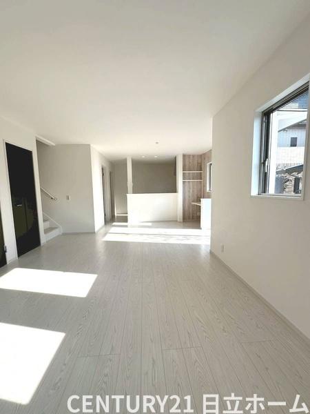 鎌倉市今泉台7丁目 全1棟1号棟(リビング)