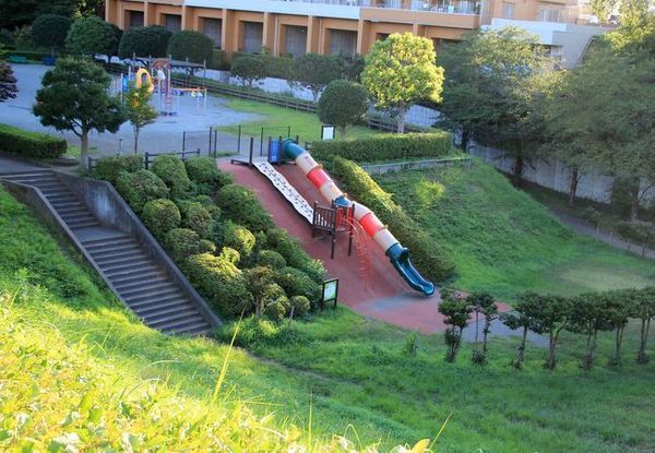 座間市緑ケ丘5丁目 全2棟B号棟(かにが沢公園)