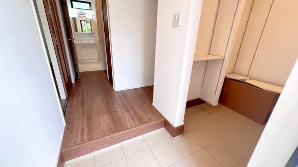 港南区東永谷3丁目7期 全4棟3号棟(玄関)