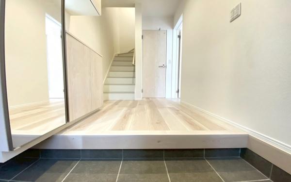 栄区野七里１丁目　全２棟２号棟