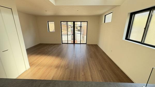 泉区和泉中央北3丁目 全3棟3号棟(リビング)