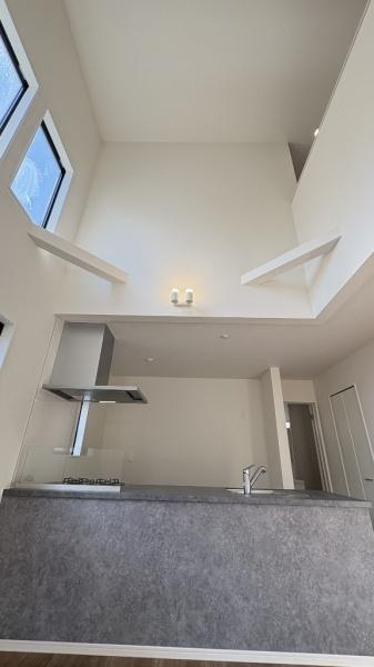 泉区和泉中央北3丁目 全3棟3号棟(リビング)