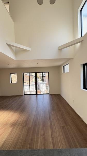 泉区和泉中央北3丁目 全3棟3号棟(リビング)