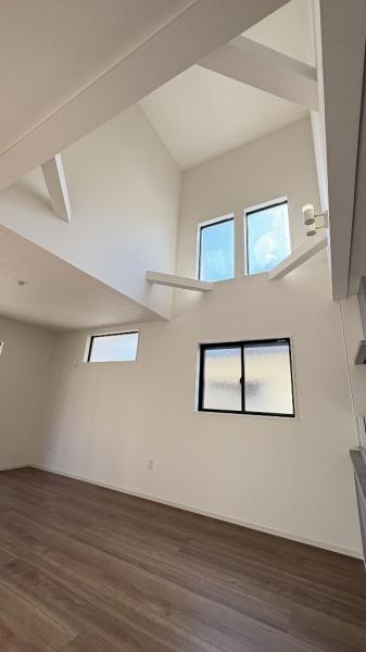 泉区和泉中央北3丁目 全3棟3号棟(リビング)