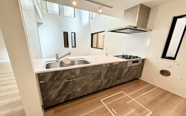 金沢区富岡西４丁目　全２棟２号棟