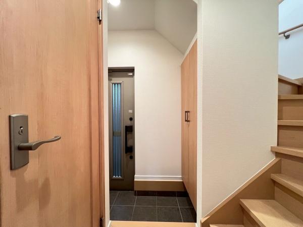 横浜市鶴見区生麦4丁目の中古一戸建て(玄関)