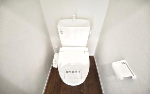 青葉区荏子田1丁目 全4棟3号棟(トイレ)