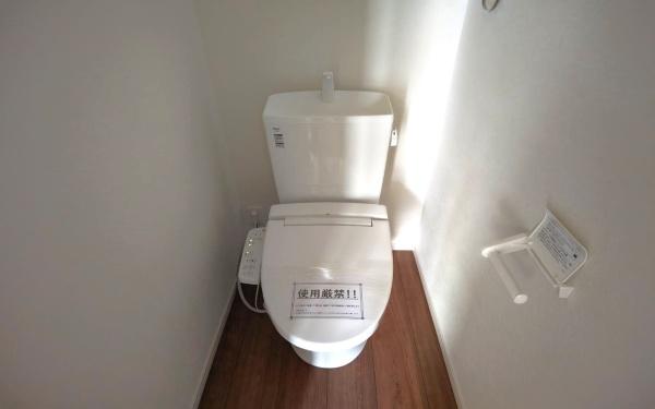 青葉区荏子田1丁目 全4棟4号棟(トイレ)