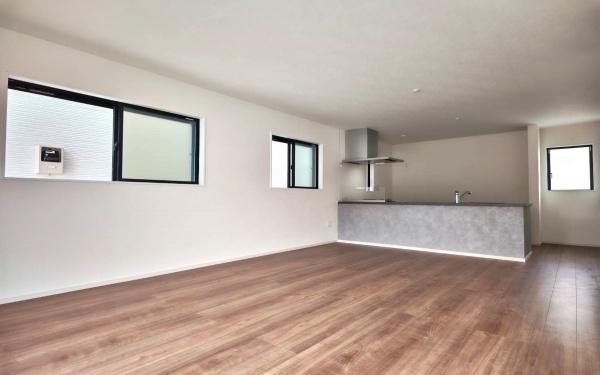 青葉区荏子田1丁目 全4棟4号棟(リビング)