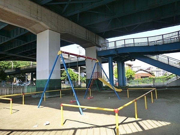 川崎市多摩区登戸　全１５棟３号棟(生田根岸跨線橋下公園)