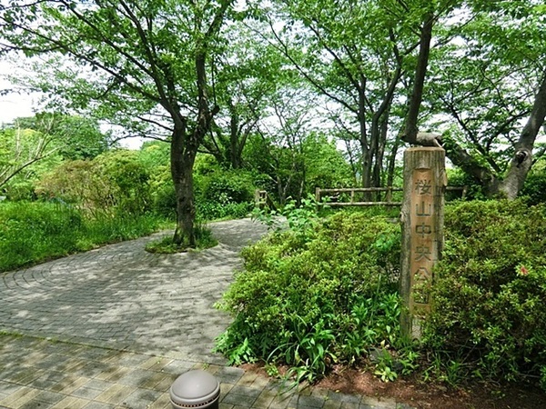 逗子市桜山5丁目 1号棟(桜山中央公園)