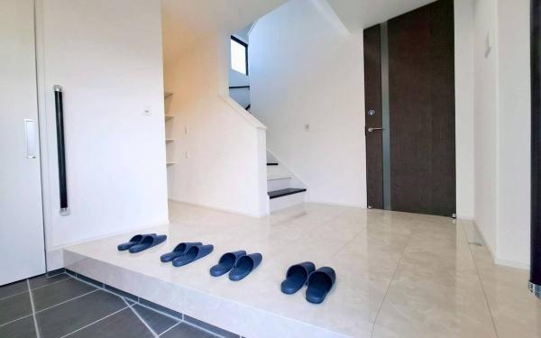 町田市東玉川学園4丁目(玄関)