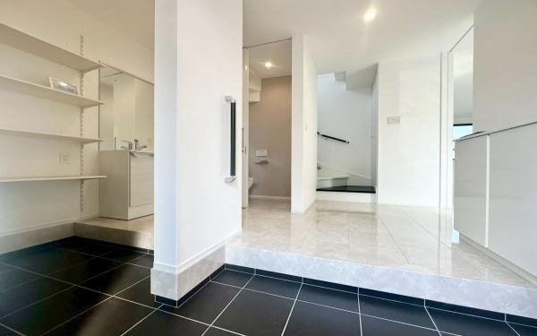 町田市東玉川学園2丁目(玄関)