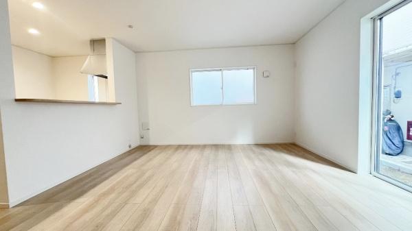 旭区市沢町　全２棟２号棟