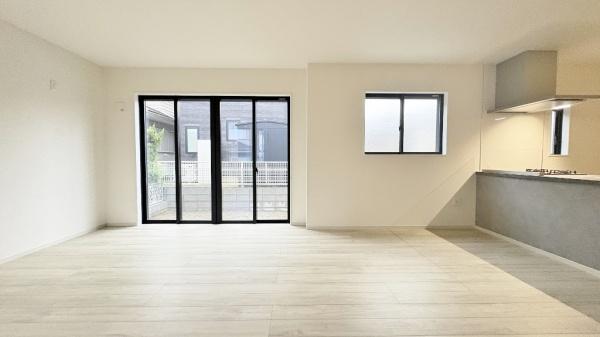 栄区長沼町(リビング)