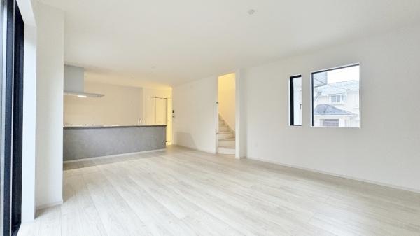 栄区長沼町(リビング)