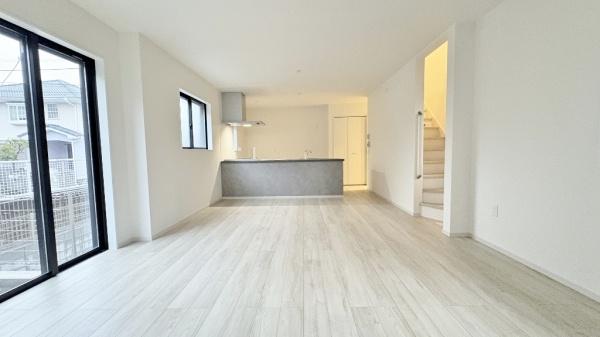 栄区長沼町(リビング)