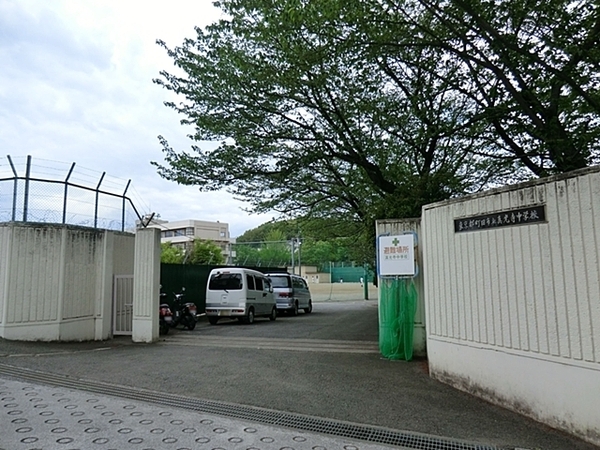 町田市鶴川4丁目 全3棟2号棟(町田市立真光寺中学校)