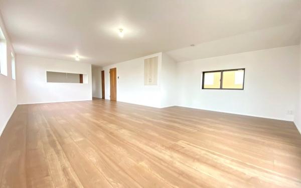 瀬谷区瀬谷5丁目 全3棟1号棟(リビング)