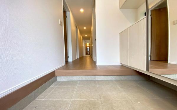 瀬谷区瀬谷5丁目 全3棟1号棟(玄関)