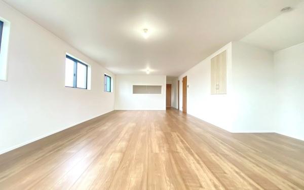 瀬谷区瀬谷5丁目 全3棟1号棟(リビング)