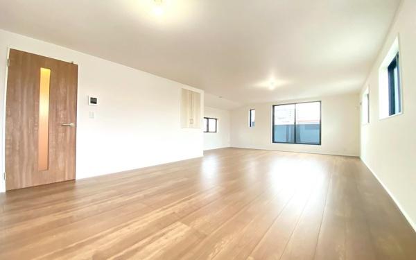 瀬谷区瀬谷5丁目 全3棟1号棟(リビング)