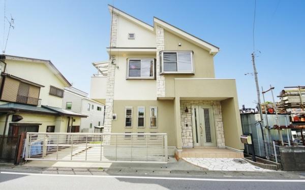 横浜市泉区上飯田町の中古一戸建て(前面道路含む現地写真)