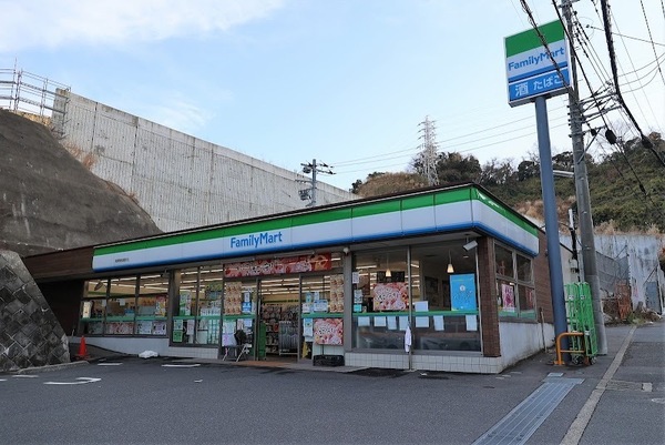 横須賀市湘南鷹取２丁目　全１棟(ファミリーマート横須賀船越町店)