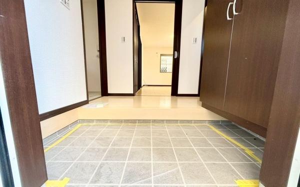 横浜市港南区上永谷6丁目の中古一戸建て(玄関)