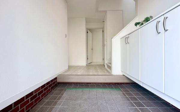 横浜市磯子区杉田2丁目の中古一戸建て(玄関)