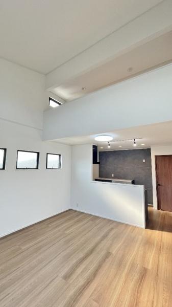 緑区北八朔町 全1棟(リビング)