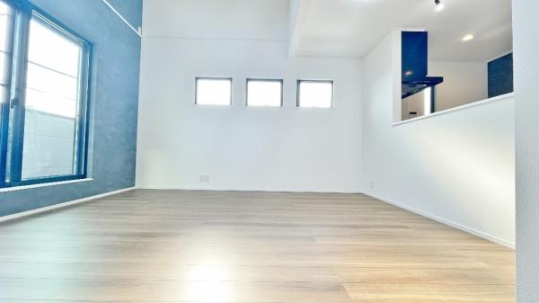 緑区北八朔町 全1棟(リビング)