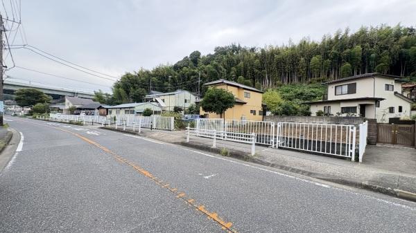 栄区田谷町 全1棟(前面道路含む現地写真)