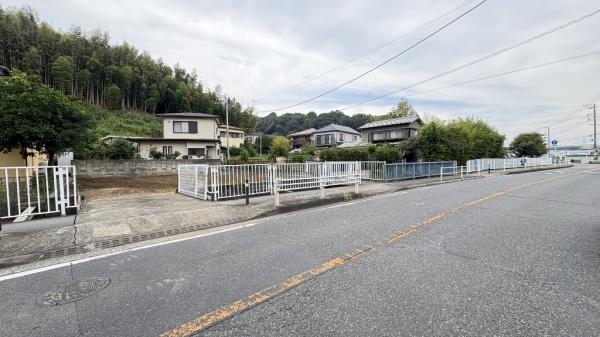 栄区田谷町 全1棟(前面道路含む現地写真)
