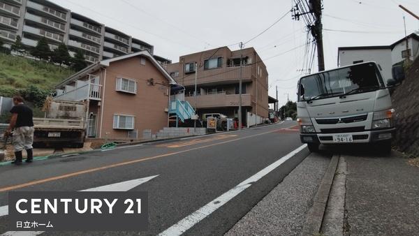 保土ヶ谷区釜台町 全2棟A号棟(前面道路含む現地写真)