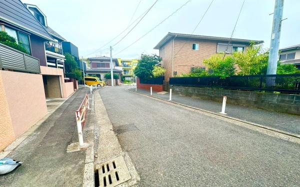 磯子区久木町 全4棟3号棟(前面道路含む現地写真)