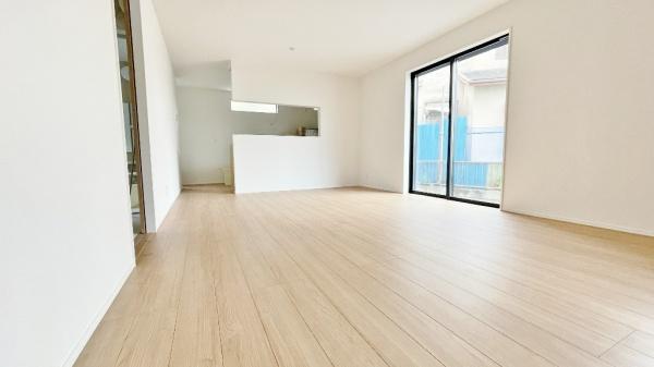 青葉区市ヶ尾町 全1棟(リビング)