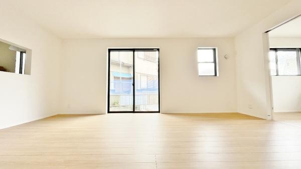 青葉区市ヶ尾町 全1棟(リビング)