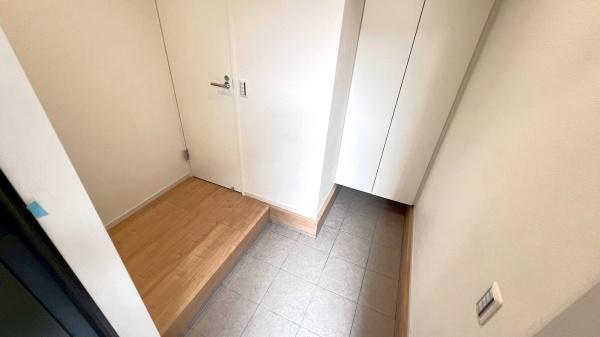 神奈川区白幡仲町1号棟(玄関)