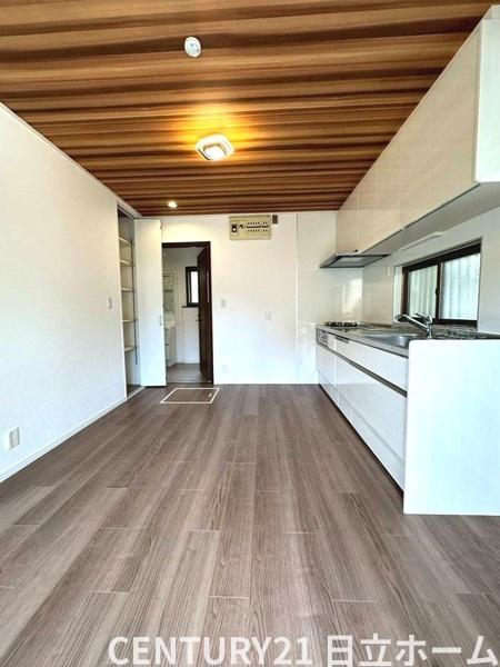 鎌倉市今泉台7丁目の中古一戸建て(リビング)