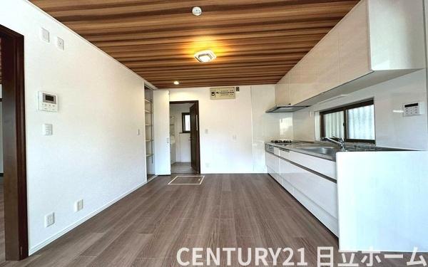 鎌倉市今泉台7丁目の中古一戸建て(リビング)